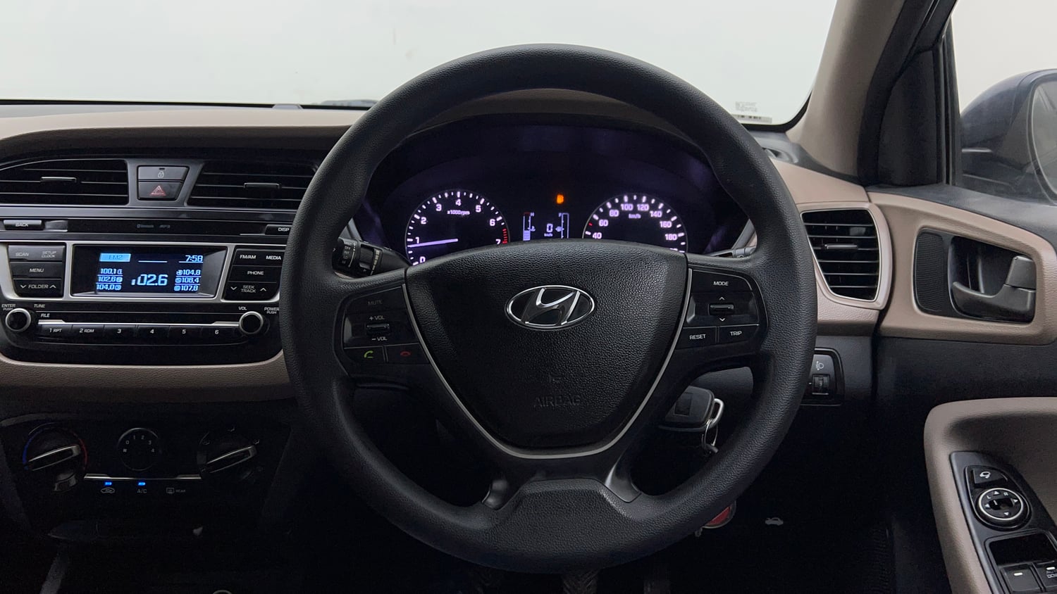 Used 2017 Hyundai Elite i20 Sportz 1.2 Petrol Manual interior STEERING VIEW