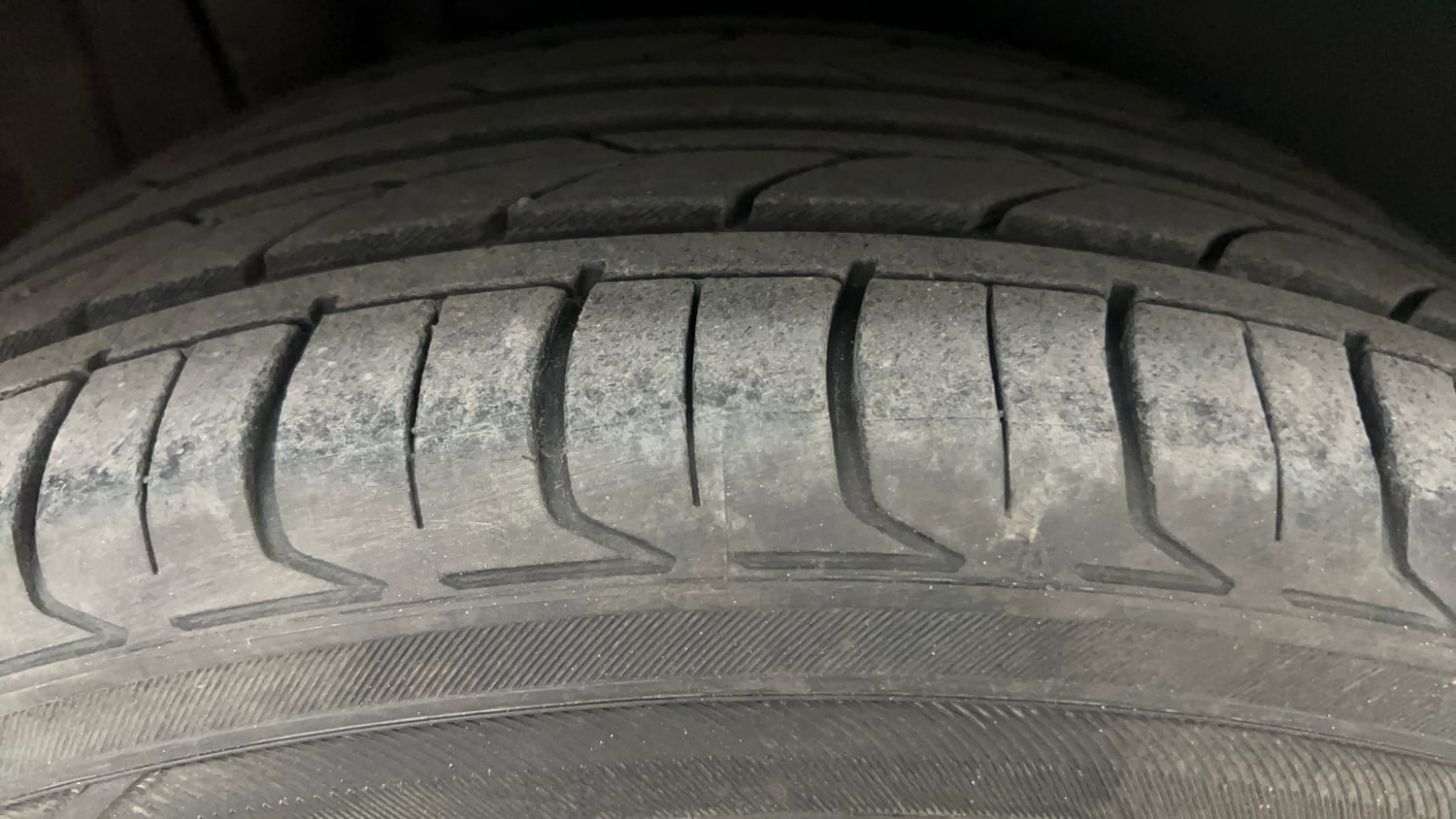 Used 2015 Maruti Suzuki S-Cross Alpha 1.6 Diesel Manual tyres RIGHT REAR TYRE TREAD VIEW
