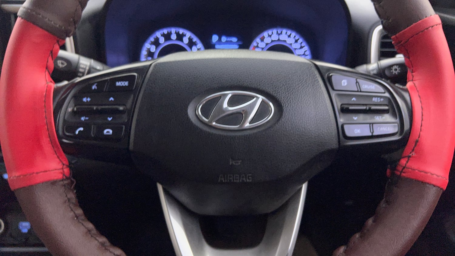 Used 2020 Hyundai Venue SX Plus 1.0 Turbo DCT Petrol Automatic top_features Airbags