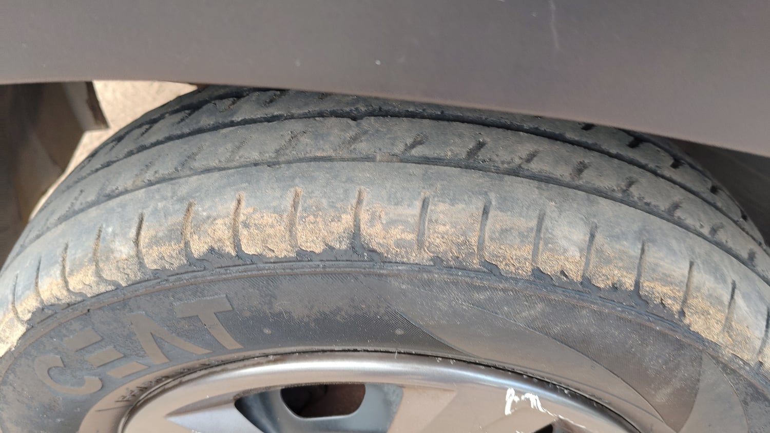 Used 2018 Renault Kwid 1.0 RXT Petrol Manual tyres LEFT FRONT TYRE TREAD VIEW