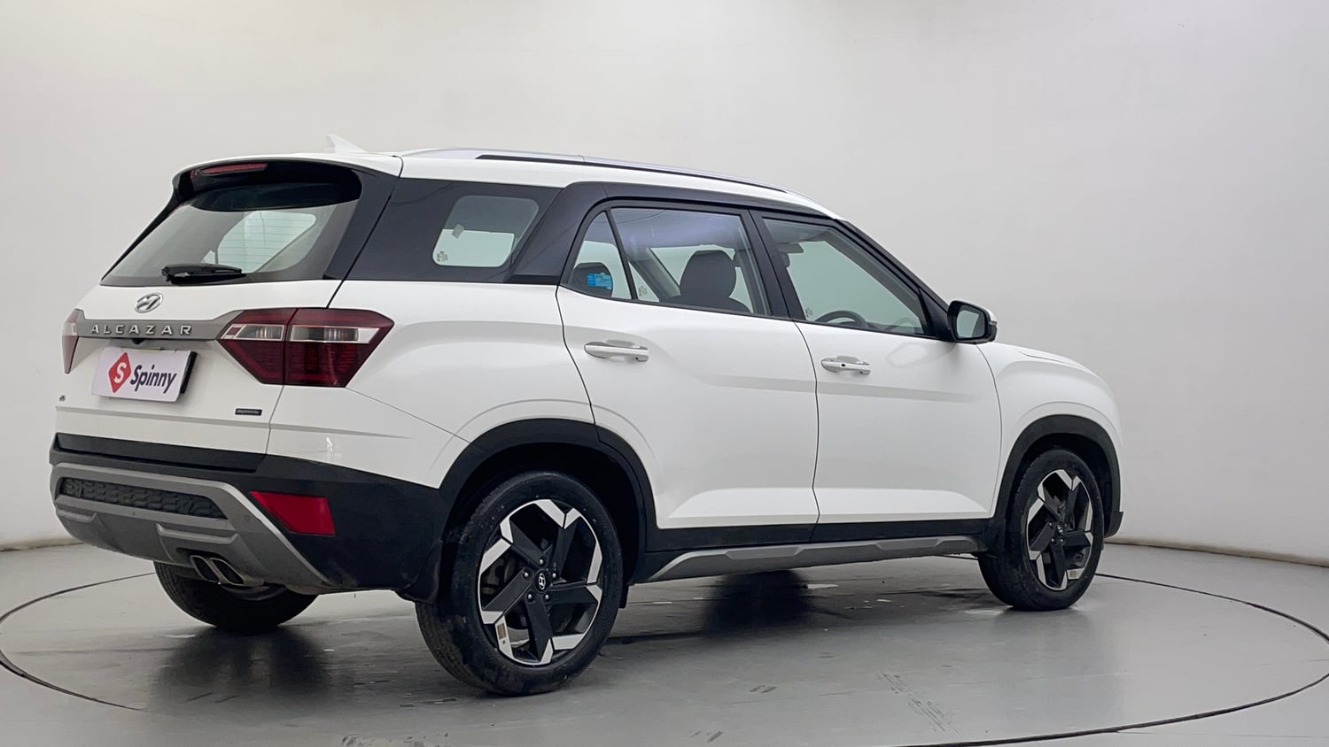 Used 2022 Hyundai Alcazar Signature 6 STR 2.0 Petrol Petrol Manual exterior RIGHT REAR CORNER VIEW