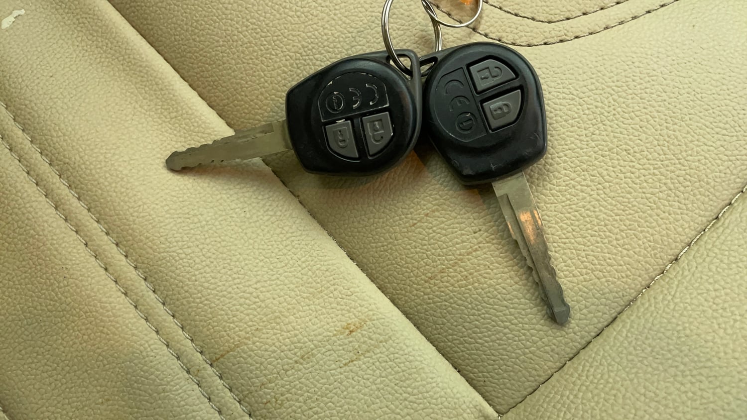 Used 2017 Maruti Suzuki Dzire VXi Petrol Manual extra CAR KEY VIEW