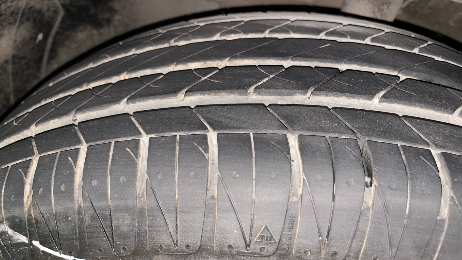 Used 2020 Hyundai Venue SX (O) 1.0 Turbo iMT Petrol Manual tyres LEFT FRONT TYRE TREAD VIEW