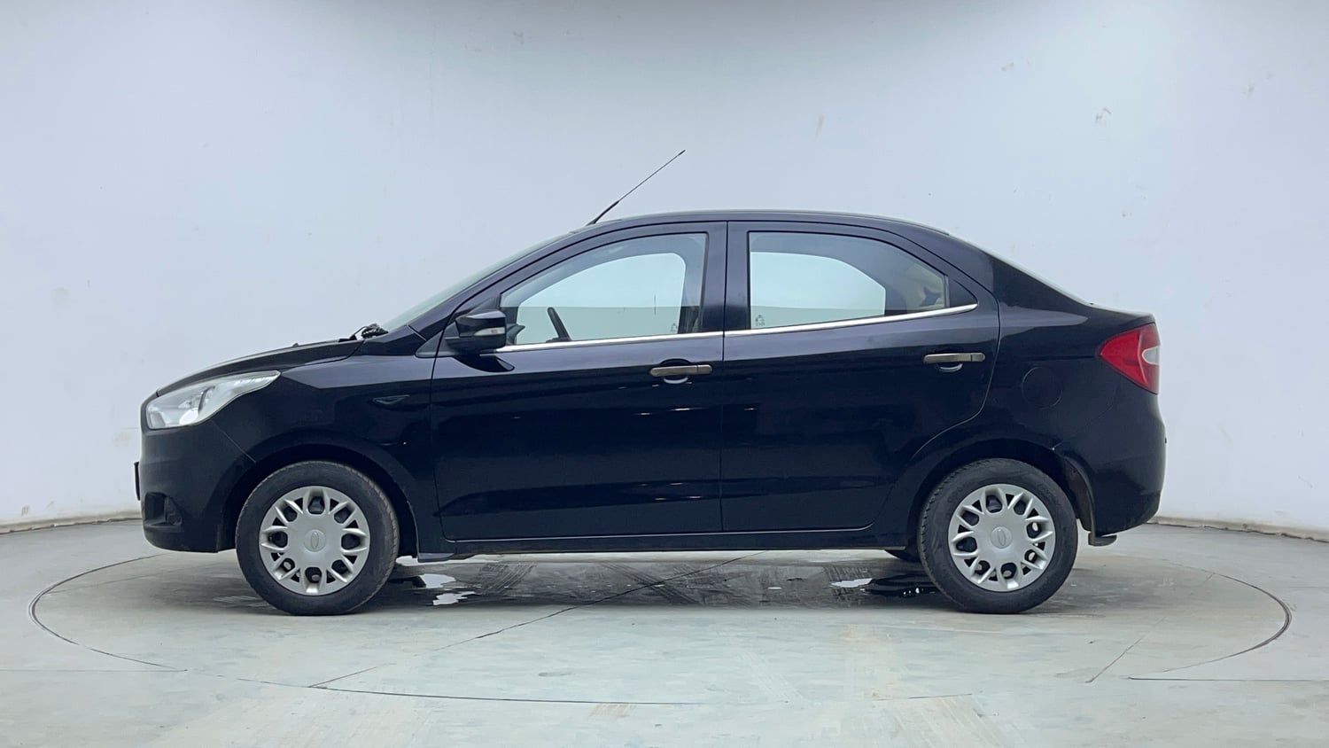 Used 2018 Ford Figo Aspire Trend 1.2 Ti-VCT Petrol Manual exterior LEFT SIDE VIEW