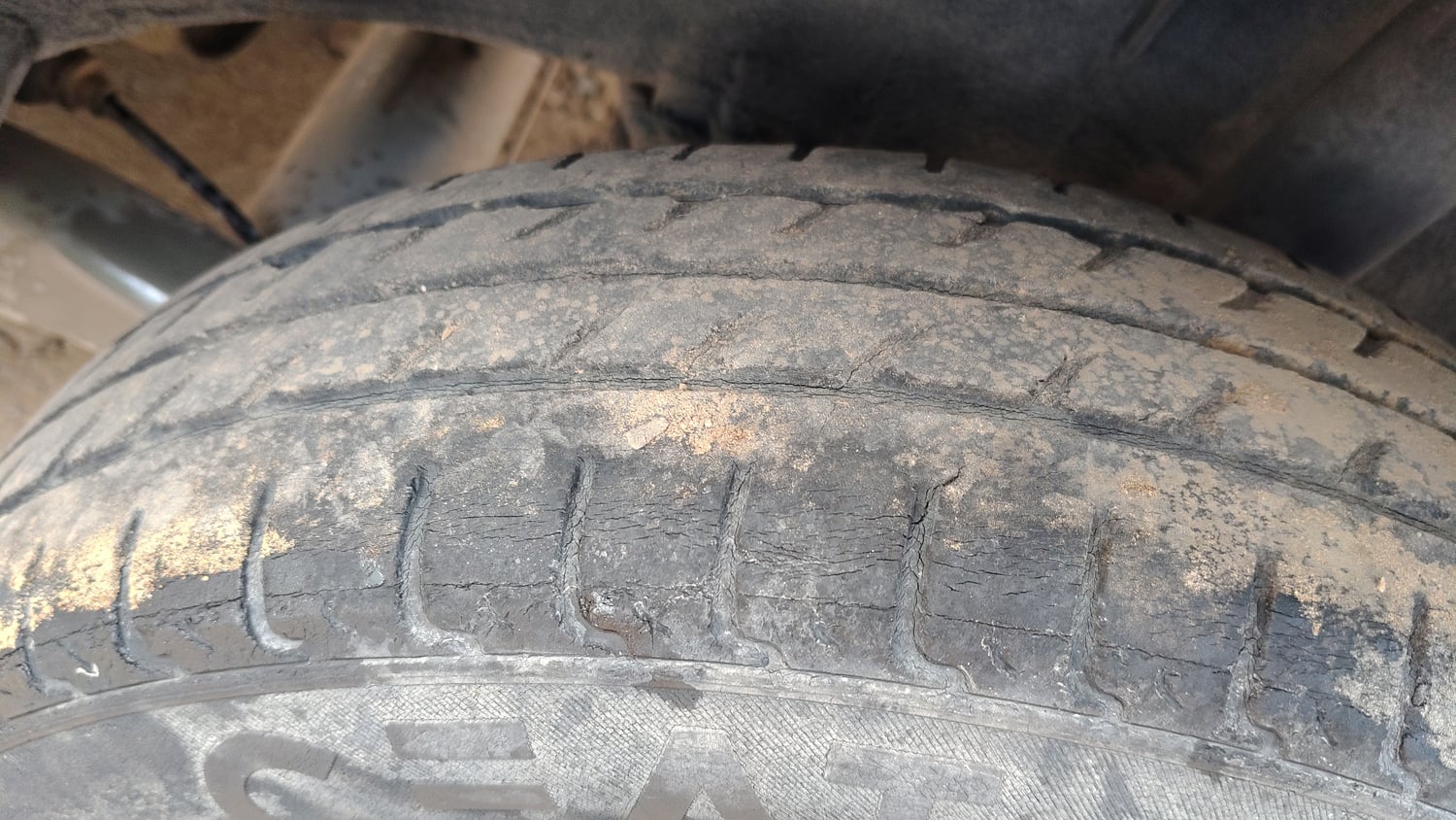 Used 2018 Renault Kwid 1.0 RXT Petrol Manual tyres LEFT REAR TYRE TREAD VIEW