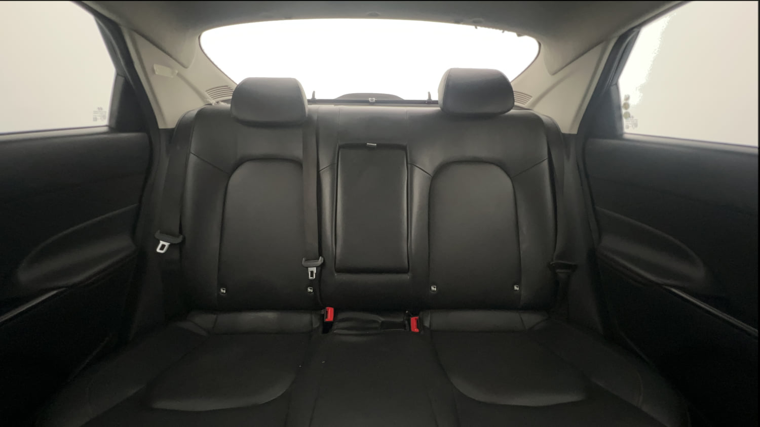 Used 2023 Hyundai Verna SX (O) 1.5 Turbo Petrol DCT Petrol Automatic interior REAR SEAT CONDITION VIEW