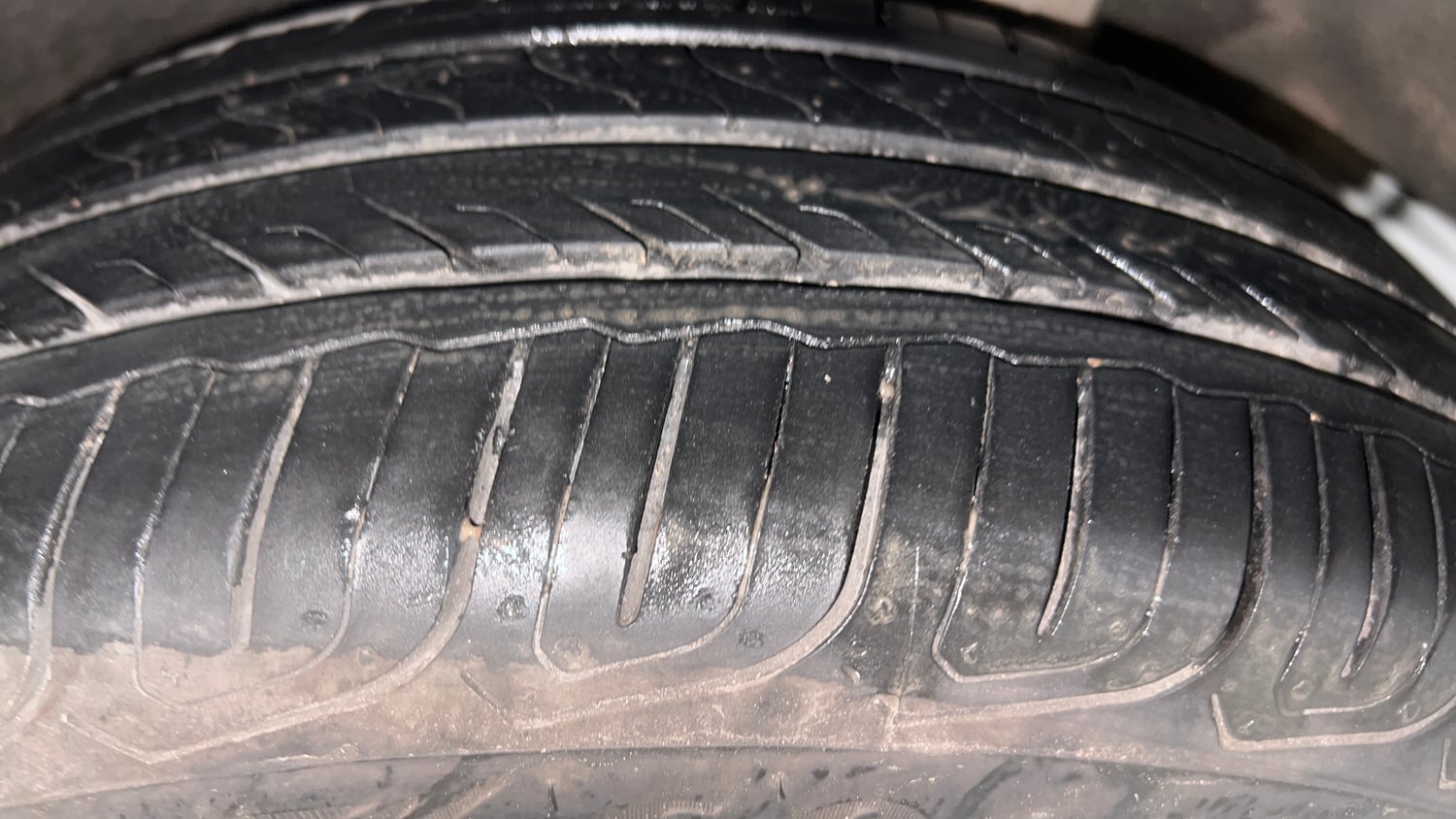 Used 2025 Honda Amaze VX 1.2 Petrol CVT Petrol Automatic tyres LEFT REAR TYRE TREAD VIEW