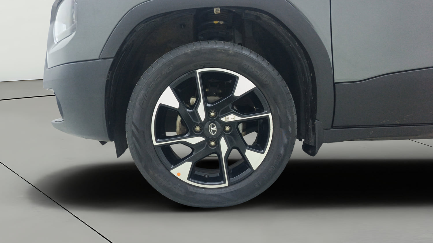 Used 2024 Tata Punch Accomplished Dazzle Pack MT Petrol Manual tyres LEFT FRONT TYRE RIM VIEW
