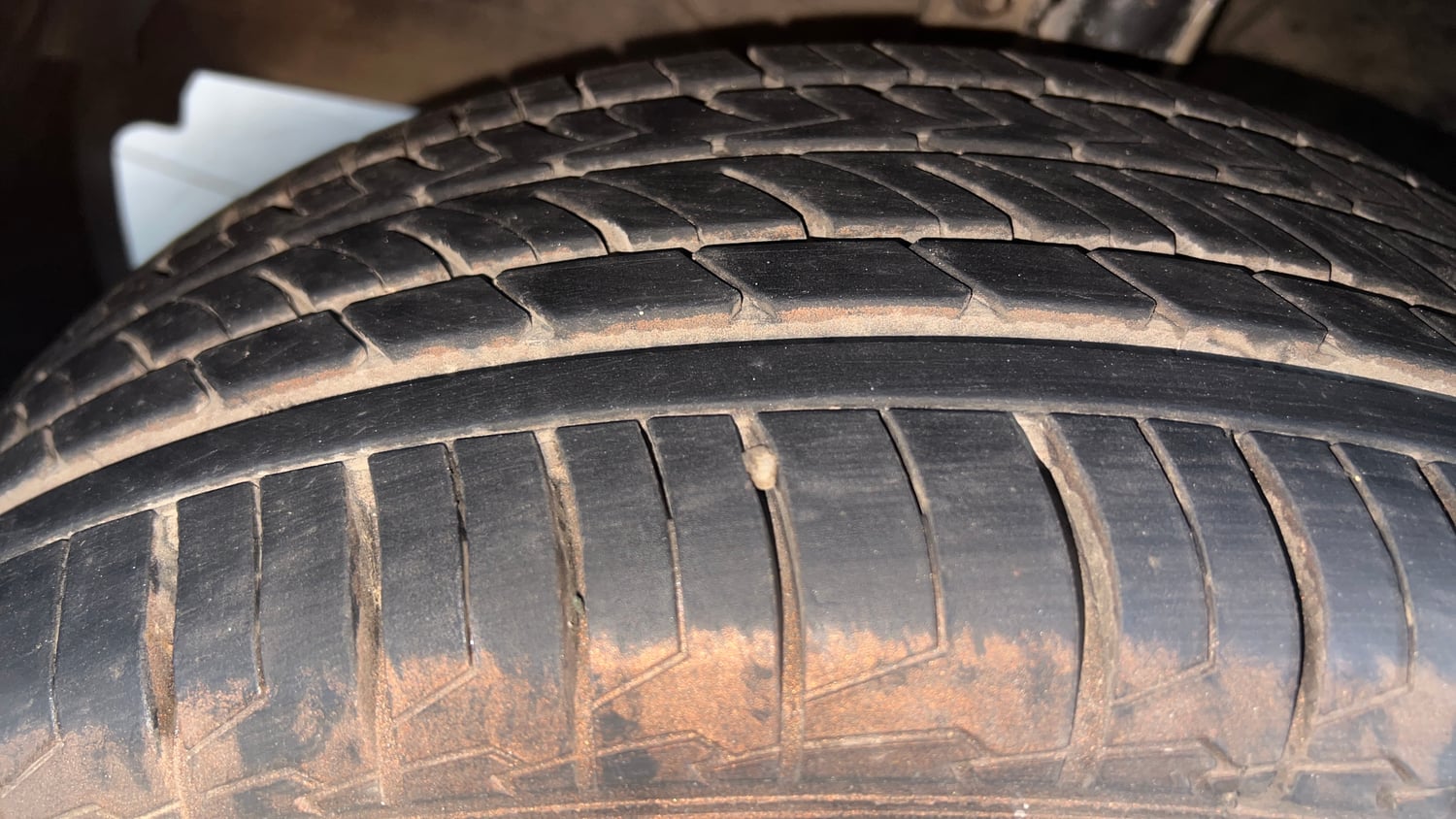 Used 2016 Maruti Suzuki Baleno Alpha 1.2 Petrol Manual tyres LEFT FRONT TYRE TREAD VIEW