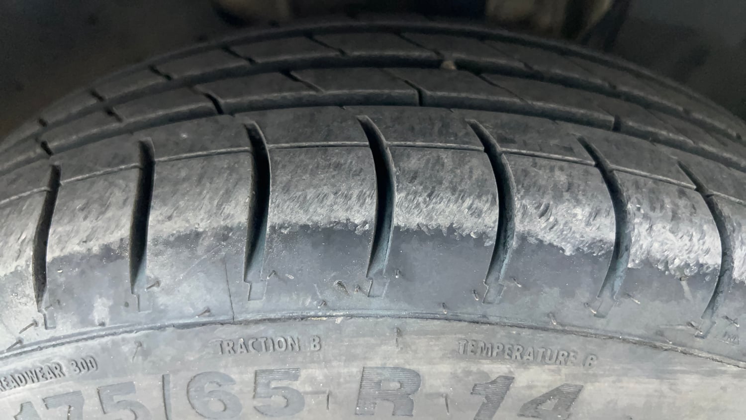 Used 2022 Tata Tigor XZ Plus CNG Cng Manual tyres RIGHT FRONT TYRE TREAD VIEW