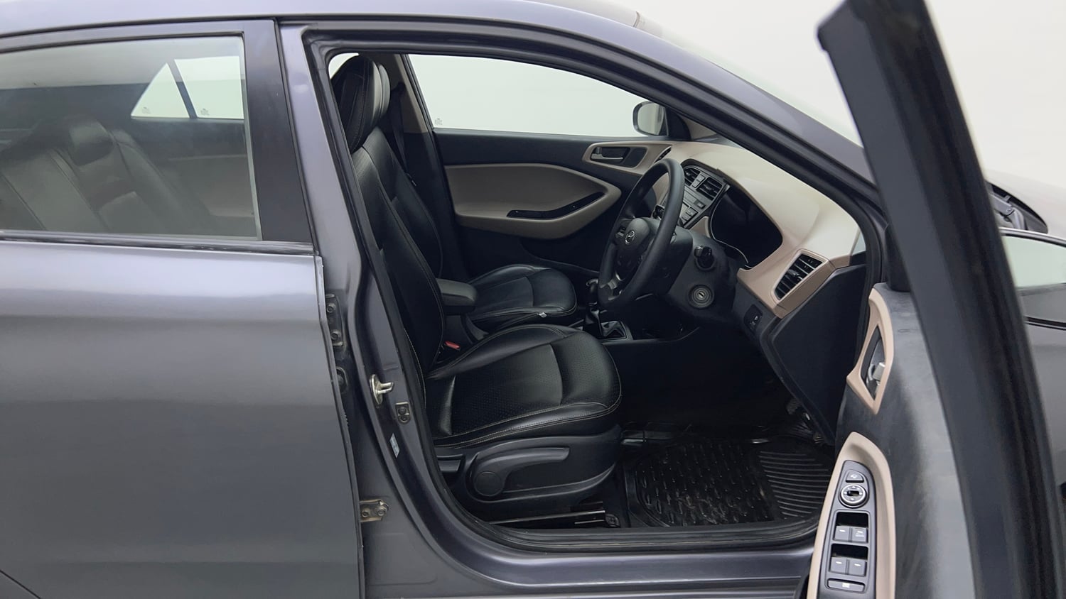 Used 2017 Hyundai Elite i20 Sportz 1.2 Petrol Manual interior RIGHT SIDE FRONT DOOR CABIN VIEW