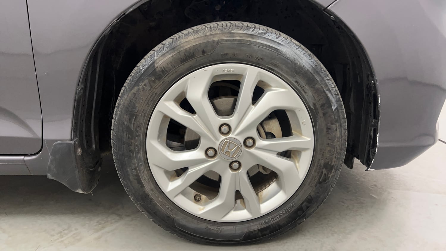 Used 2021 Honda Amaze 1.2 VX CVT Petrol Petrol Automatic tyres RIGHT FRONT TYRE RIM VIEW