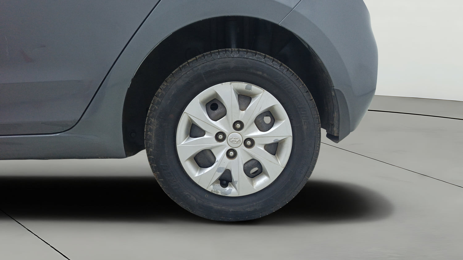 Used 2018 Hyundai Elite i20 Sportz 1.2 Petrol Manual tyres LEFT REAR TYRE RIM VIEW