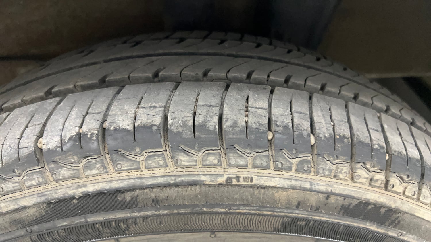 Used 2021 Hyundai Santro Asta Petrol Manual tyres LEFT REAR TYRE TREAD VIEW