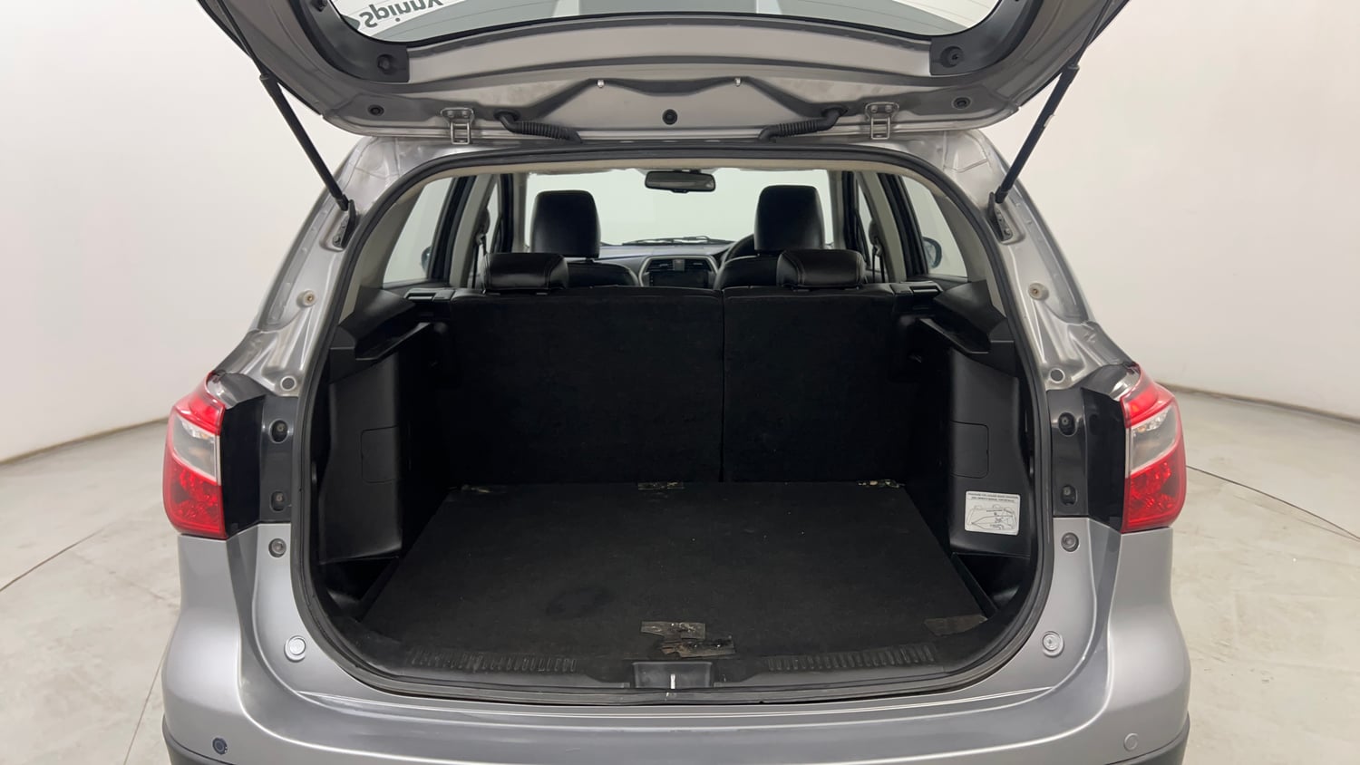 Used 2015 Maruti Suzuki S-Cross Alpha 1.6 Diesel Manual interior DICKY INSIDE VIEW