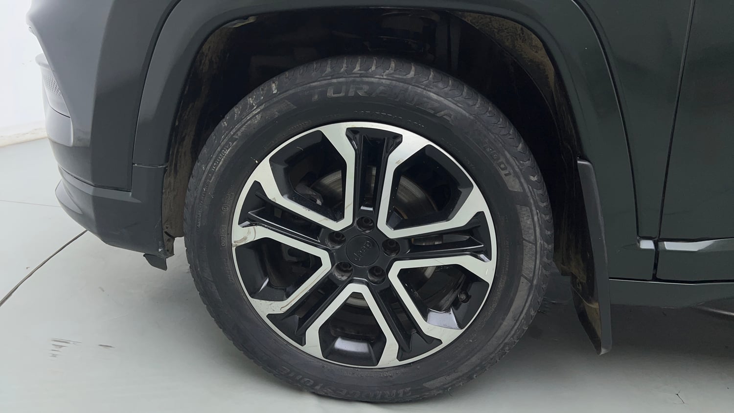 Used 2022 Jeep Compass Model S (O) 1.4 Petrol DCT Petrol Automatic tyres LEFT FRONT TYRE RIM VIEW