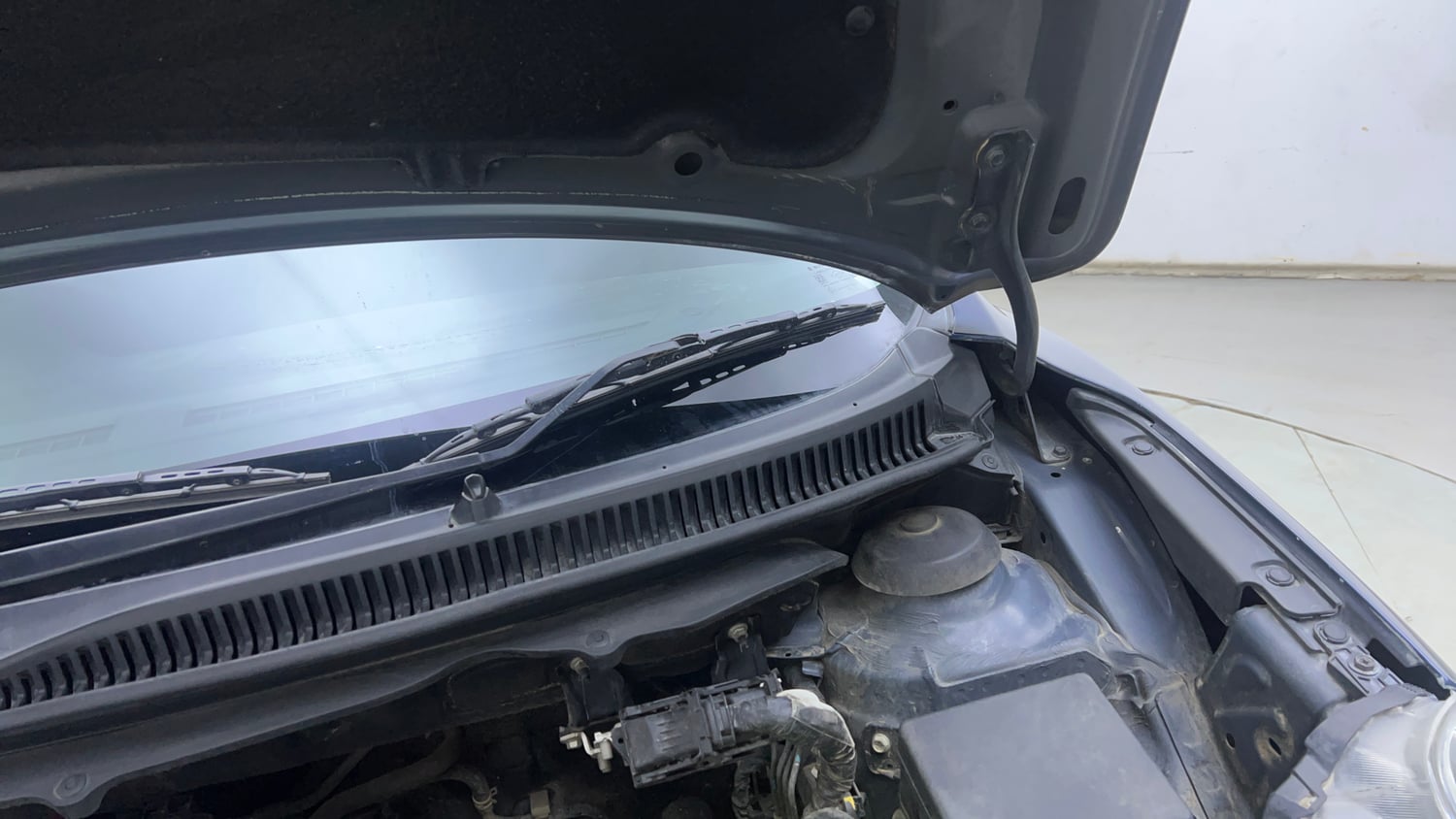 Used 2018 Maruti Suzuki Baleno Alpha 1.2 Petrol Manual engine ENGINE LEFT SIDE HINGE & APRON VIEW