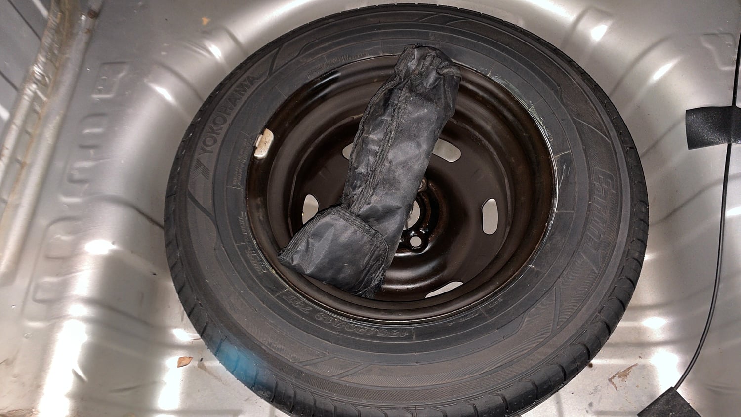 Used 2016 Renault Kwid RXT Petrol Manual tyres SPARE TYRE VIEW
