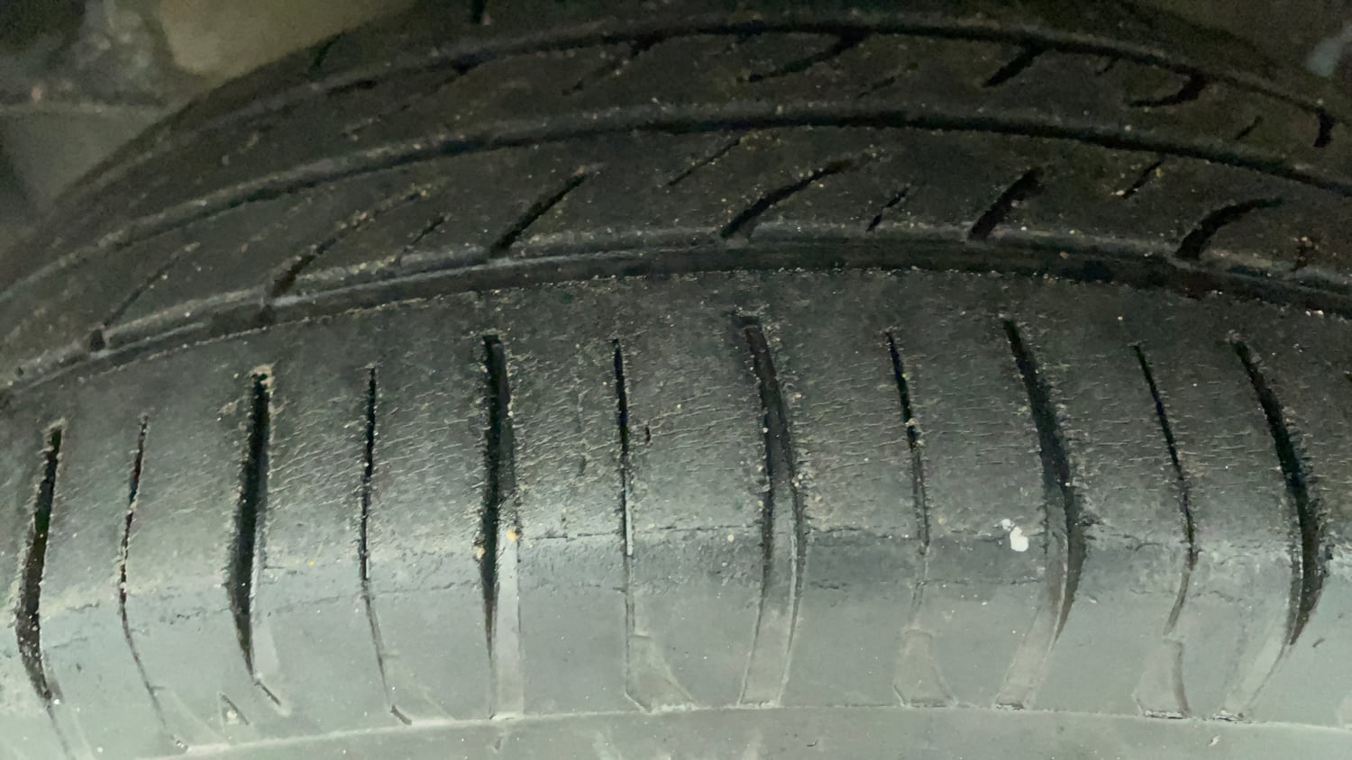 Used 2012 Hyundai i20 Asta 1.2 Petrol Manual tyres LEFT FRONT TYRE TREAD VIEW