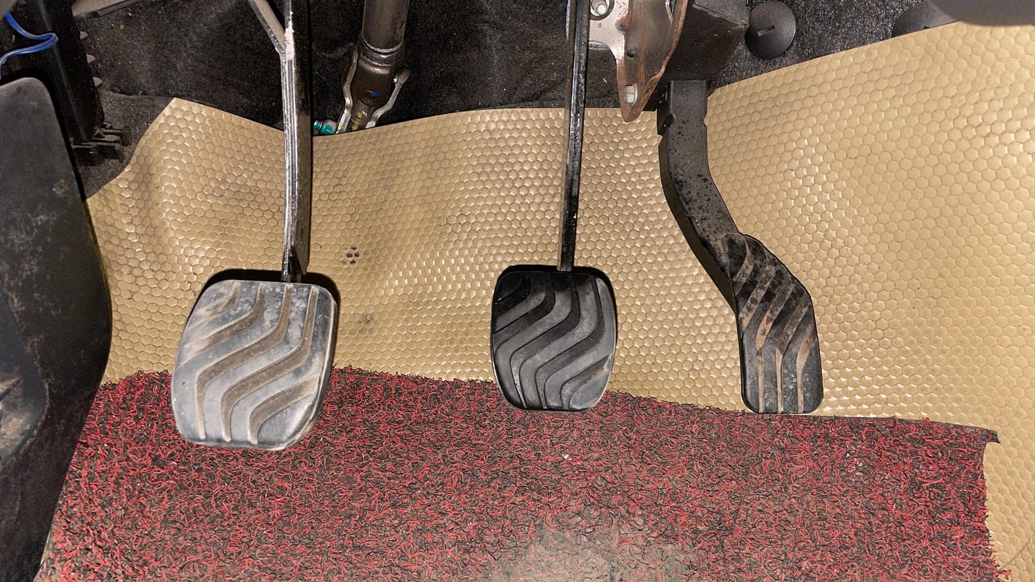 Used 2016 Renault Kwid RXT Petrol Manual interior PEDALS VIEW