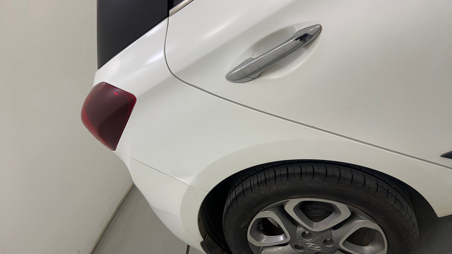 Used 2020 Hyundai Elite i20 Asta 1.2 (O) Petrol Manual dents MINOR SCRATCH