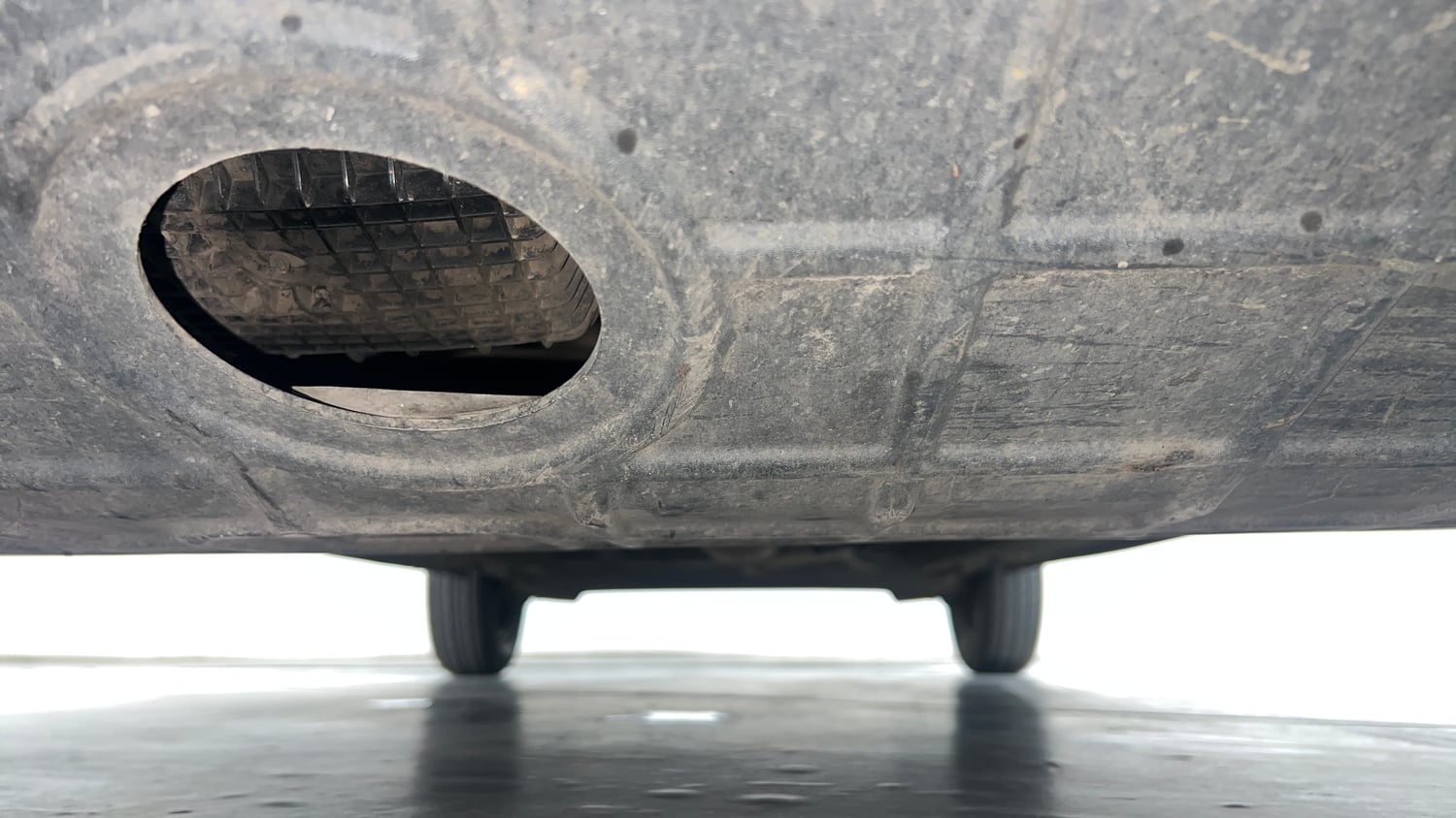 Used 2022 Renault Kwid RXT 1.0 AMT Opt Petrol Automatic extra FRONT LEFT UNDERBODY VIEW