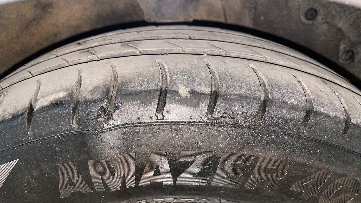 Used 2013 Hyundai Eon Magna Petrol Manual tyres RIGHT FRONT TYRE TREAD VIEW