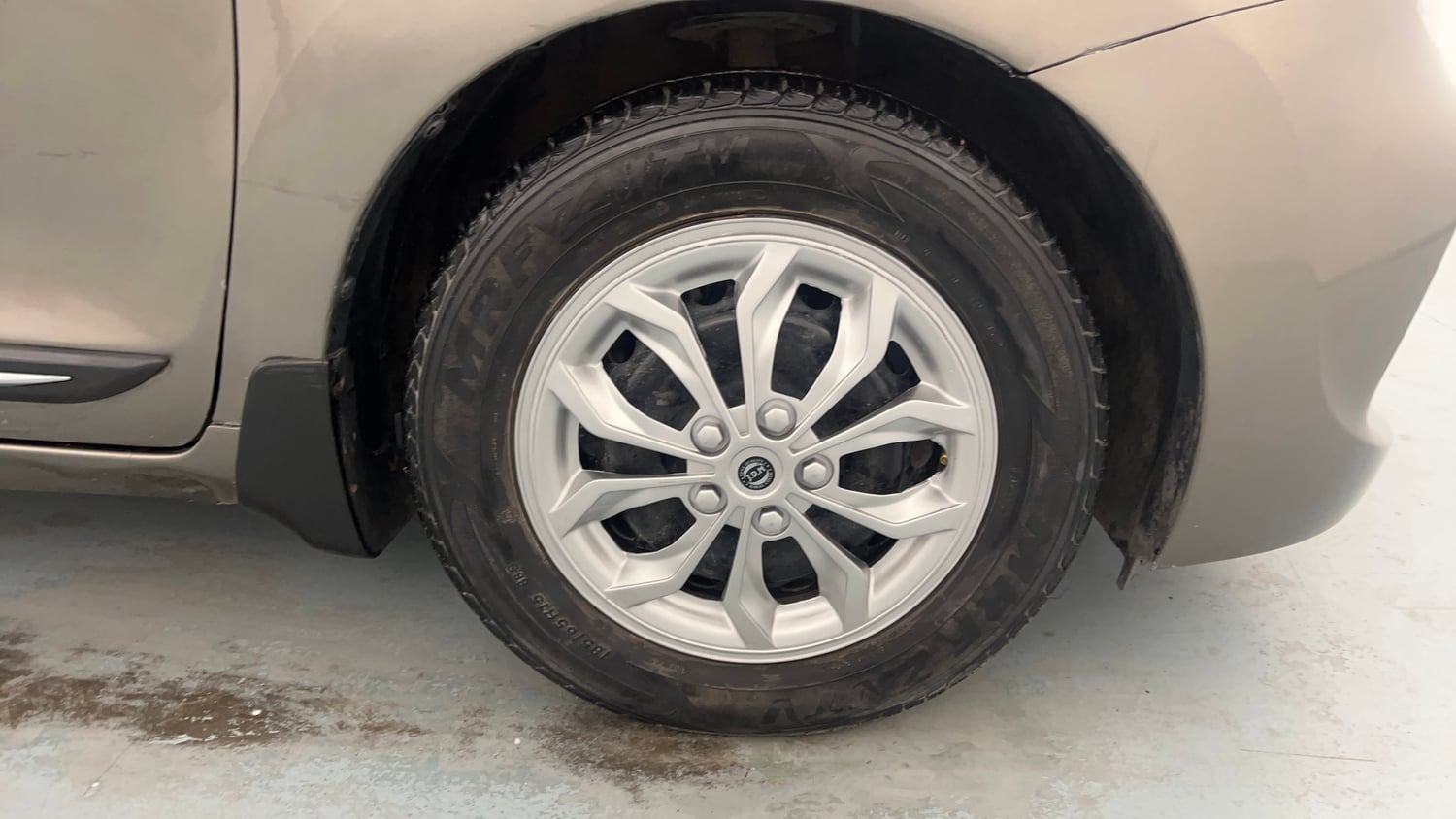 Used 2019 Maruti Suzuki Baleno Delta Petrol Manual tyres RIGHT FRONT TYRE RIM VIEW