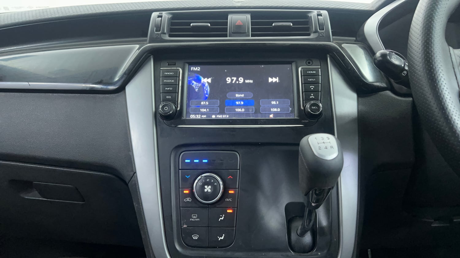Used 2018 Mahindra KUV100 NXT K8 6 STR Petrol Manual interior MUSIC SYSTEM & AC CONTROL VIEW