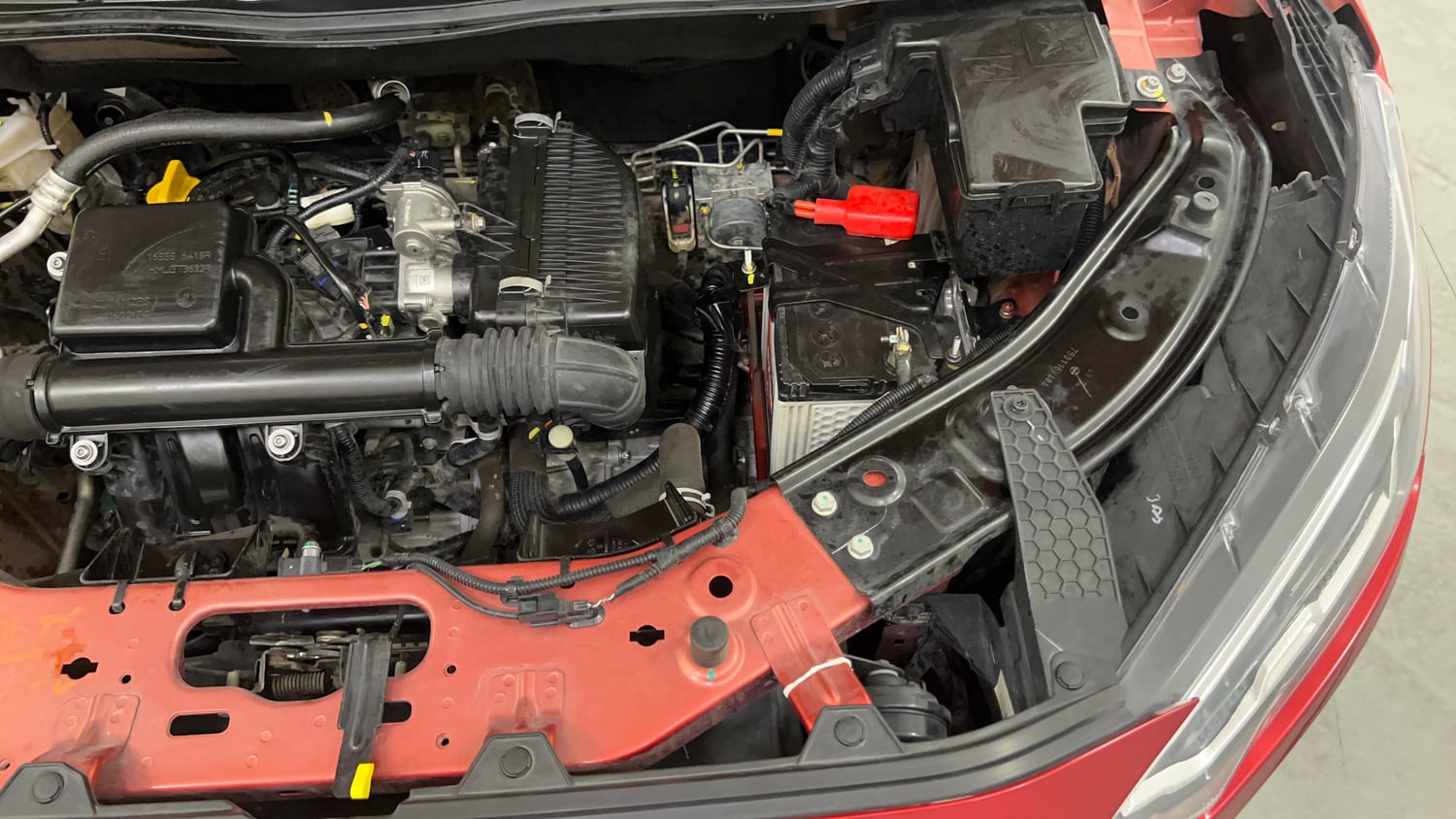 Used 2023 Nissan Magnite XV Premium Petrol Manual engine ENGINE LEFT SIDE VIEW