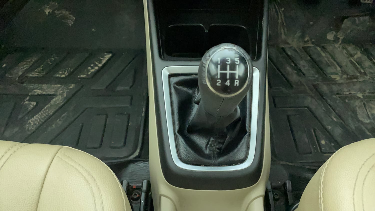 Used 2017 Maruti Suzuki Dzire VXi Petrol Manual interior GEAR  KNOB VIEW