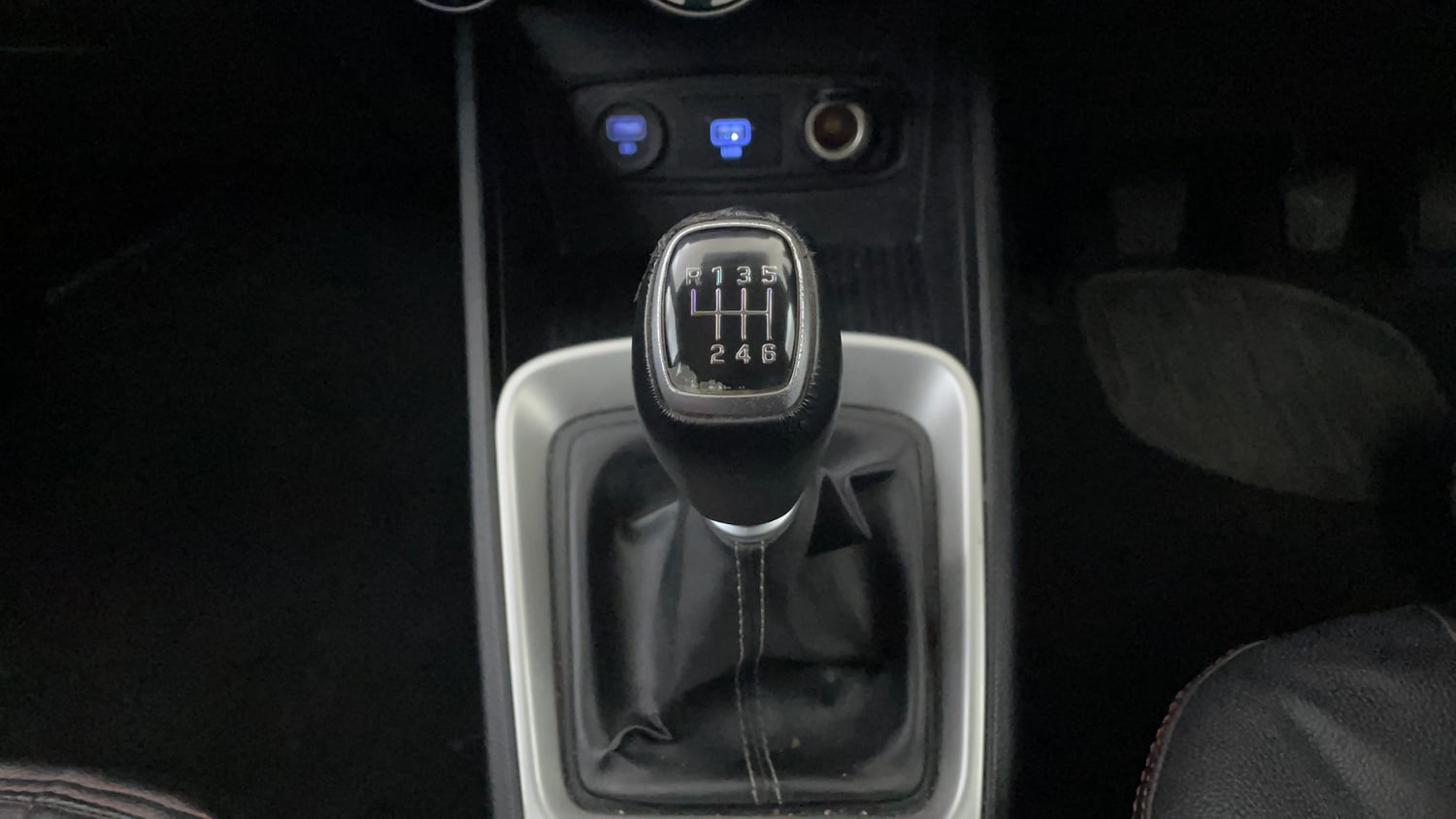 Used 2021 Hyundai Venue SX 1.0 Turbo Petrol Manual interior GEAR  KNOB VIEW