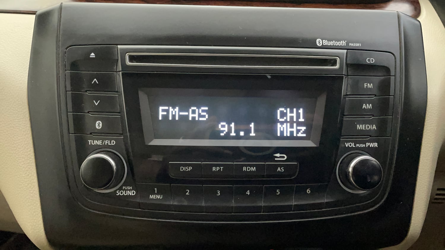 Used 2017 Maruti Suzuki Dzire VXi Petrol Manual top_features Integrated (in-dash) music system