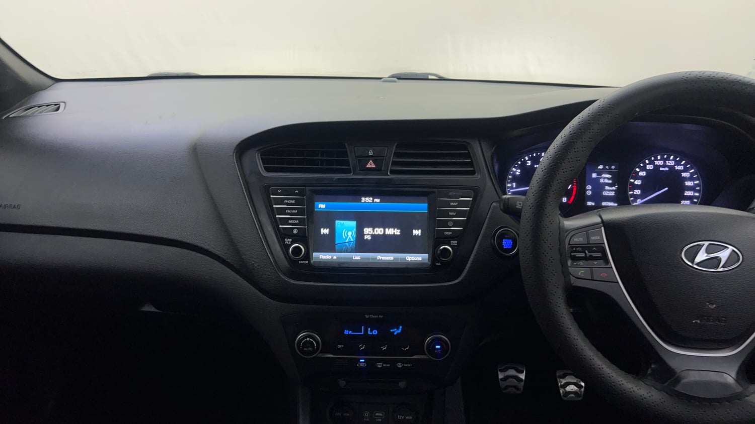 Used 2015 Hyundai i20 Active 1.2 SX Petrol Manual interior MUSIC SYSTEM & AC CONTROL VIEW