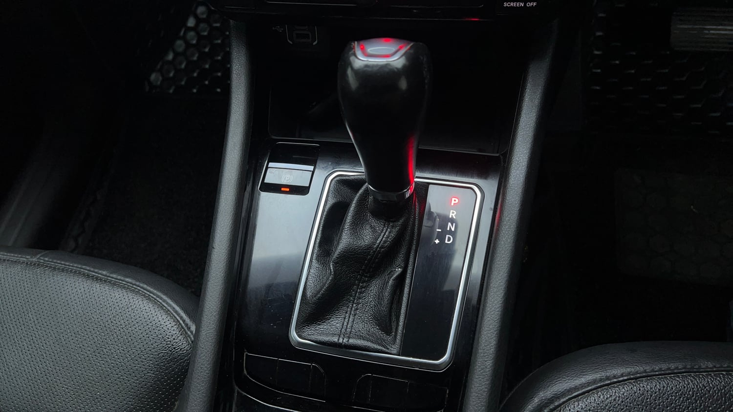Used 2022 Jeep Compass Model S (O) 1.4 Petrol DCT Petrol Automatic interior GEAR  KNOB VIEW