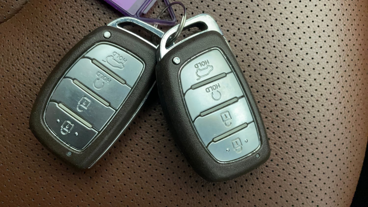 Used 2022 Hyundai Alcazar Signature 6 STR 2.0 Petrol Petrol Manual extra CAR KEY VIEW