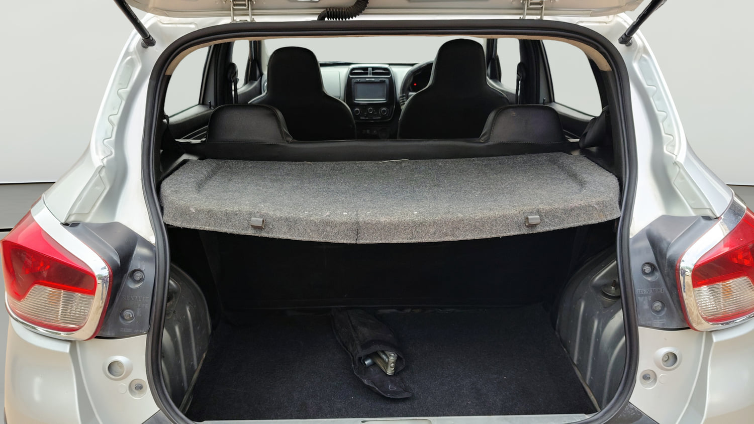 Used 2018 Renault Kwid 1.0 RXT Petrol Manual interior DICKY INSIDE VIEW