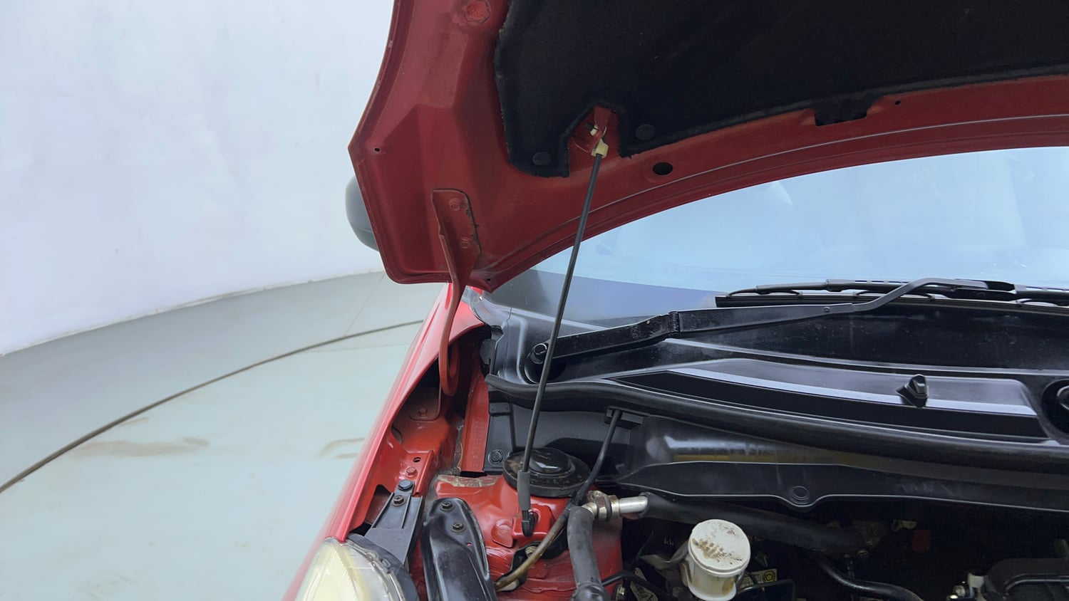 Used 2014 Maruti Suzuki Swift Dzire LXI Petrol Manual engine ENGINE RIGHT SIDE HINGE & APRON VIEW
