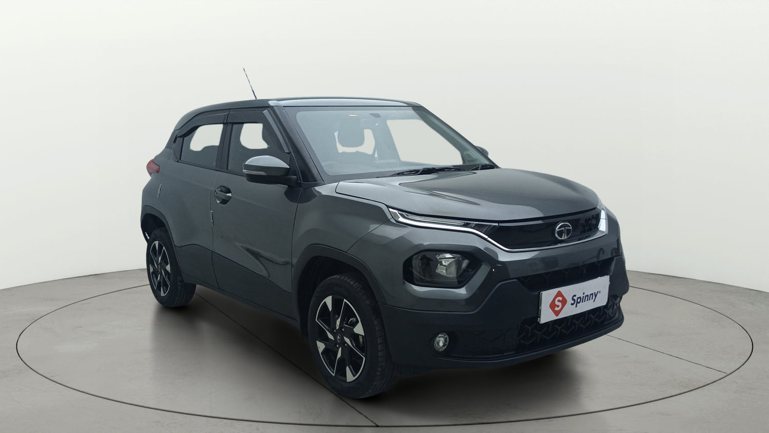 Used 2024 Tata Punch Accomplished Dazzle Pack MT Petrol Manual exterior RIGHT FRONT CORNER VIEW