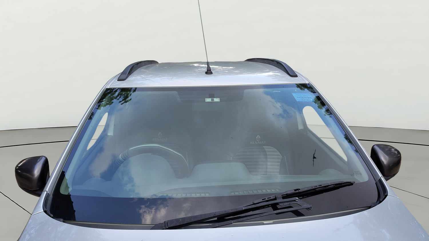 Used 2018 Renault Kwid 1.0 RXT Petrol Manual exterior FRONT WINDSHIELD VIEW