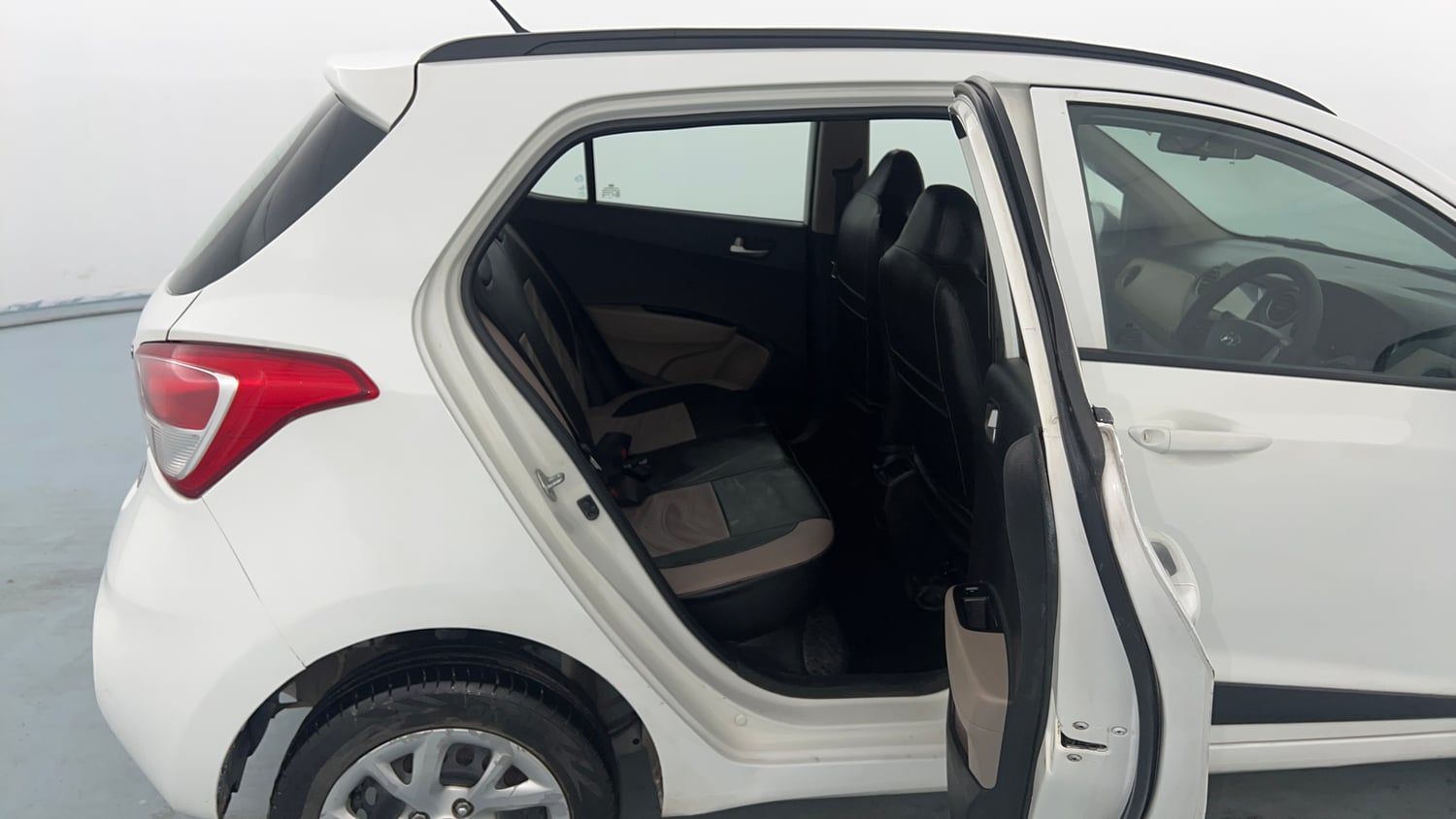 Used 2018 Hyundai Grand i10 Sportz (O) U2 1.2 CRDi Diesel Manual interior RIGHT SIDE REAR DOOR CABIN VIEW