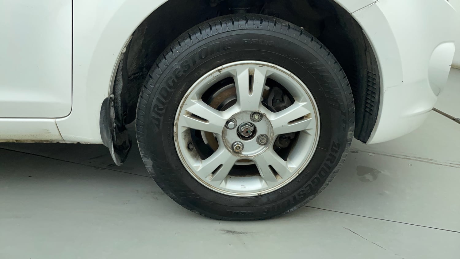 Used 2012 Hyundai i20 Asta 1.2 Petrol Manual tyres RIGHT FRONT TYRE RIM VIEW