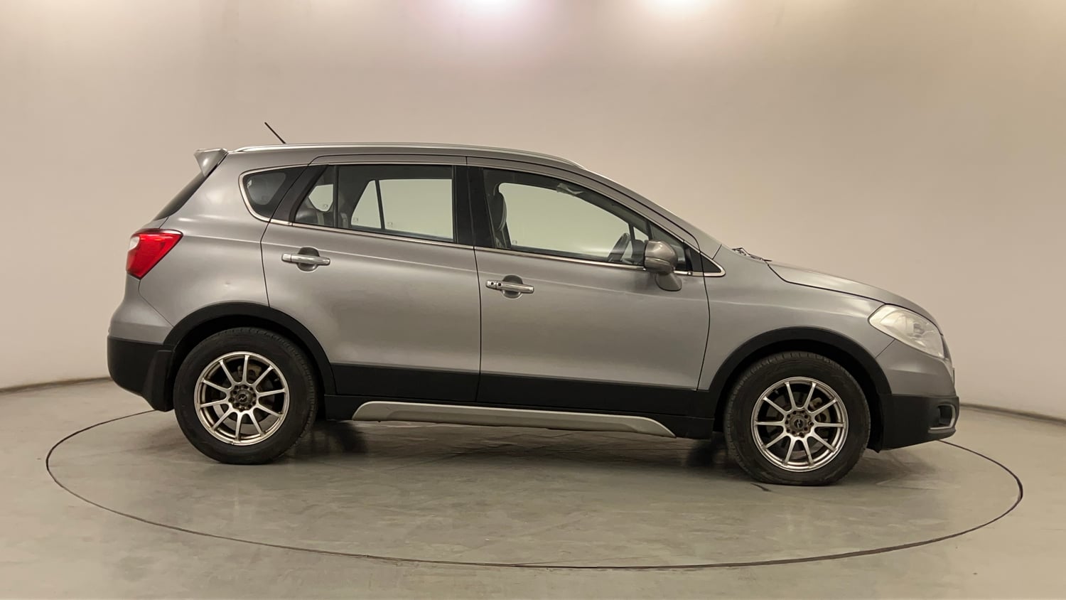 Used 2015 Maruti Suzuki S-Cross Alpha 1.6 Diesel Manual exterior RIGHT SIDE VIEW