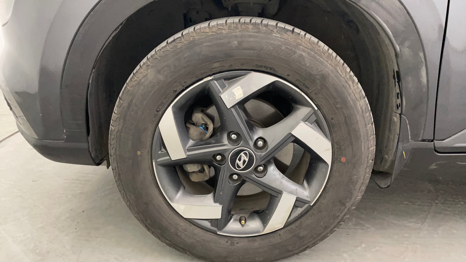 Used 2021 Hyundai Venue SX 1.0 Turbo Petrol Manual tyres LEFT FRONT TYRE RIM VIEW