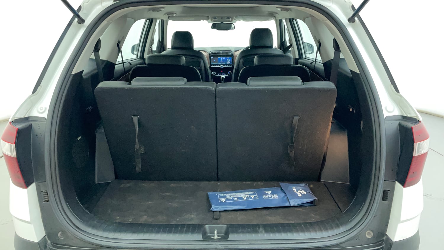 Used 2022 Hyundai Alcazar Signature 6 STR 2.0 Petrol Petrol Manual interior DICKY INSIDE VIEW