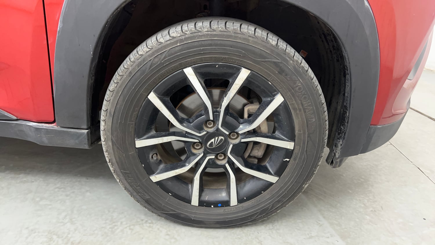 Used 2018 Mahindra KUV100 NXT K8 6 STR Petrol Manual tyres RIGHT FRONT TYRE RIM VIEW