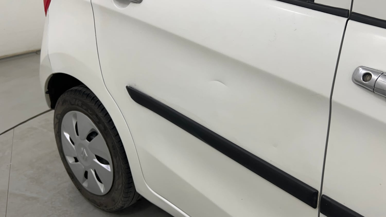 Used 2017 Maruti Suzuki Celerio VXi AMT Petrol Automatic dents MINOR DENT