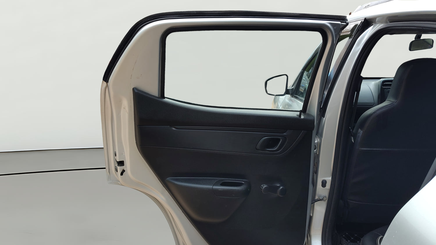 Used 2018 Renault Kwid 1.0 RXT Petrol Manual interior LEFT REAR DOOR OPEN VIEW