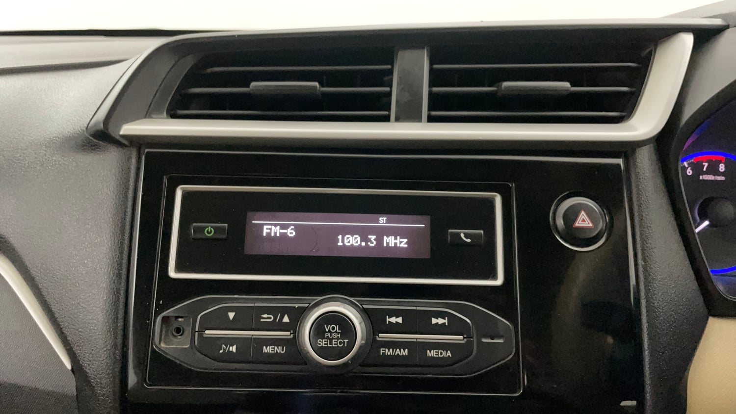 Used 2017 Honda Amaze 1.2 S i-VTEC Petrol Manual top_features Integrated (in-dash) music system