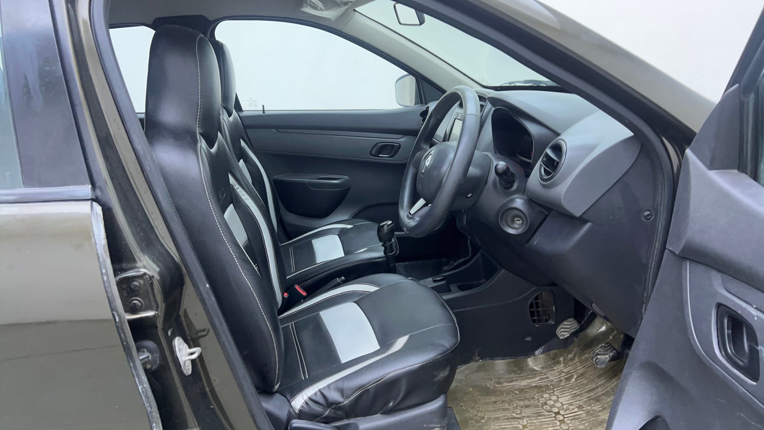 Used 2016 Renault Kwid RXT Petrol Manual interior RIGHT SIDE FRONT DOOR CABIN VIEW